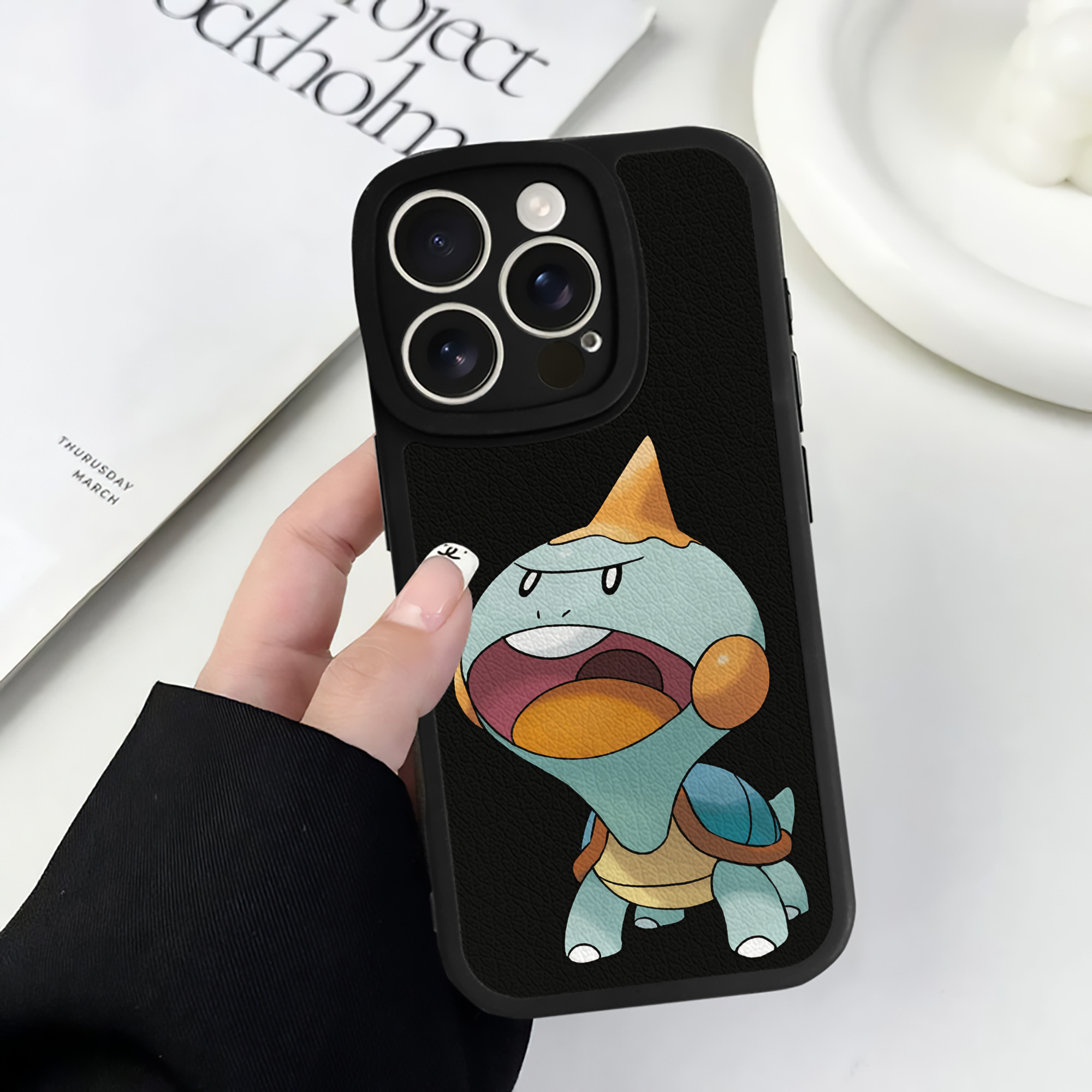 （画像用） ポケットモンスター Pokémon 【iPhone 16シリーズ対応】シリコンスマホケース（レザー調） 材質：シリコン